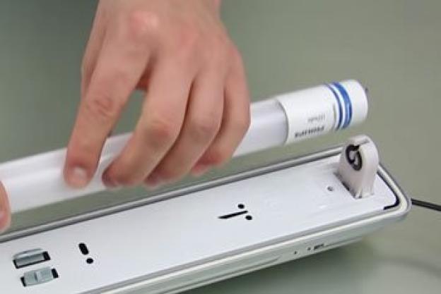 Comment brancher un néon LED T8 avec ballast électronique? 
